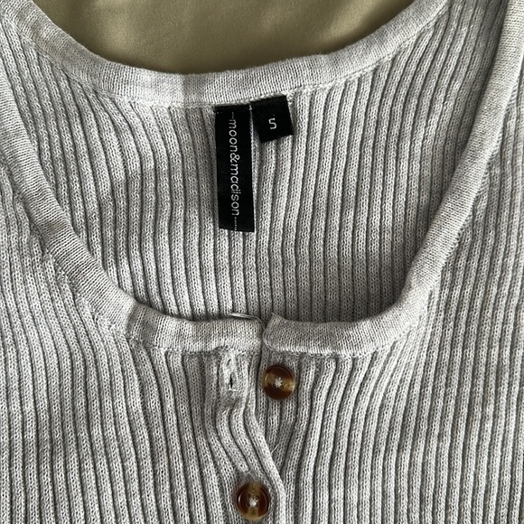 Button up tank - Picture 2 of 4